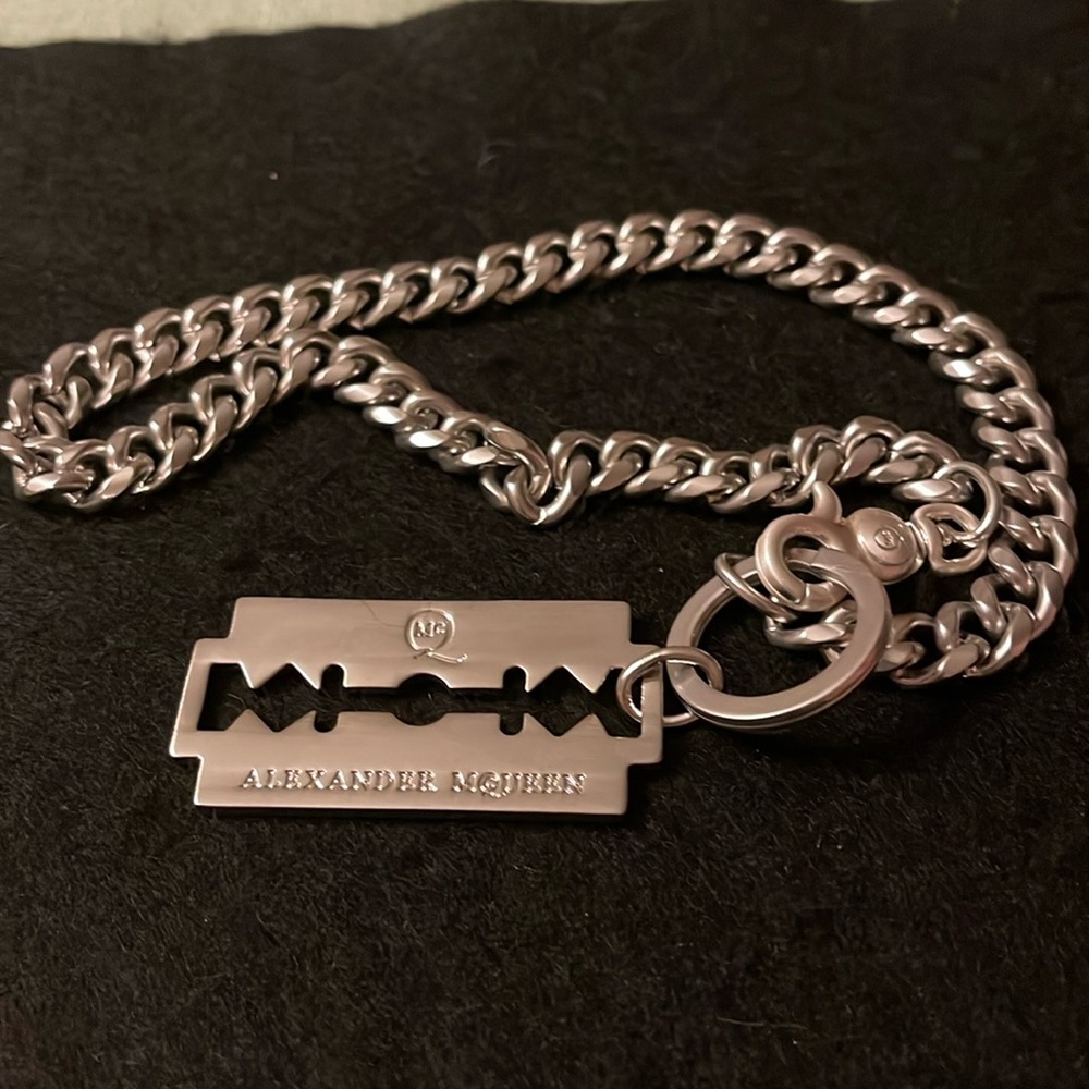 Alexander McQueen Keychain/Bag or Pants Clip - Picture 2 of 8